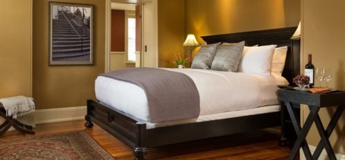 Mansion suite bed